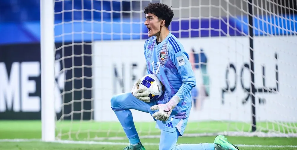 Thủ môn Mohammed Nasser Albastaki tỏa sáng trong trận UAE gặp Australia. Ảnh: AFC