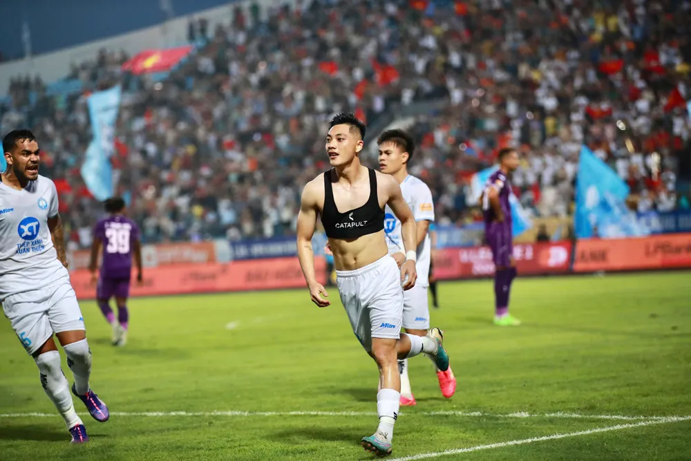 Lâm Ti Phông tỏa sáng với 1 bàn thắng và 1 đường kiến tạo.