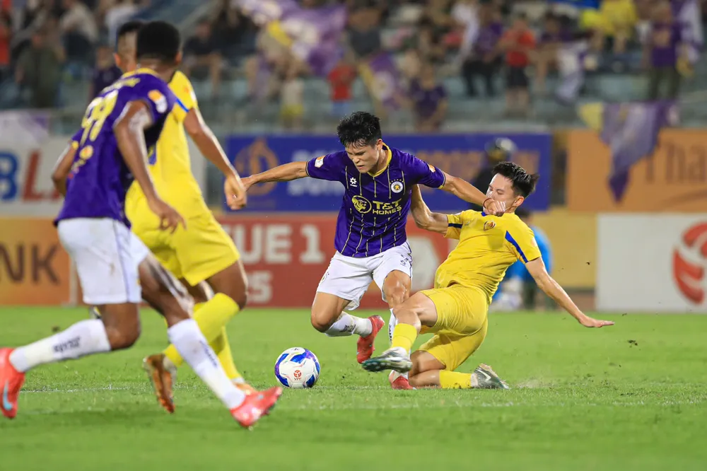 Chiến thắng chật vật nhưng đủ giúp Hà Nội FC tiếp tục giữ hy vọng tranh vô địch mùa này. Ảnh: MINH HOÀNG