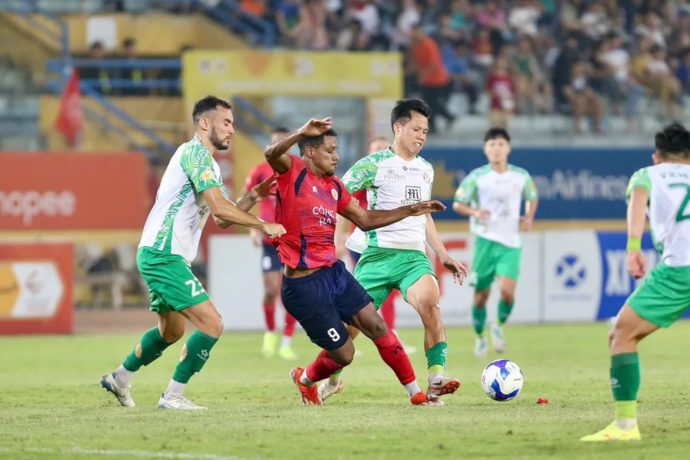 CAHN đang có phong độ thất thường ở V-League, sẽ thêm khó ở vòng 21 khi thiếu hụt lực lượng do thẻ phạt.