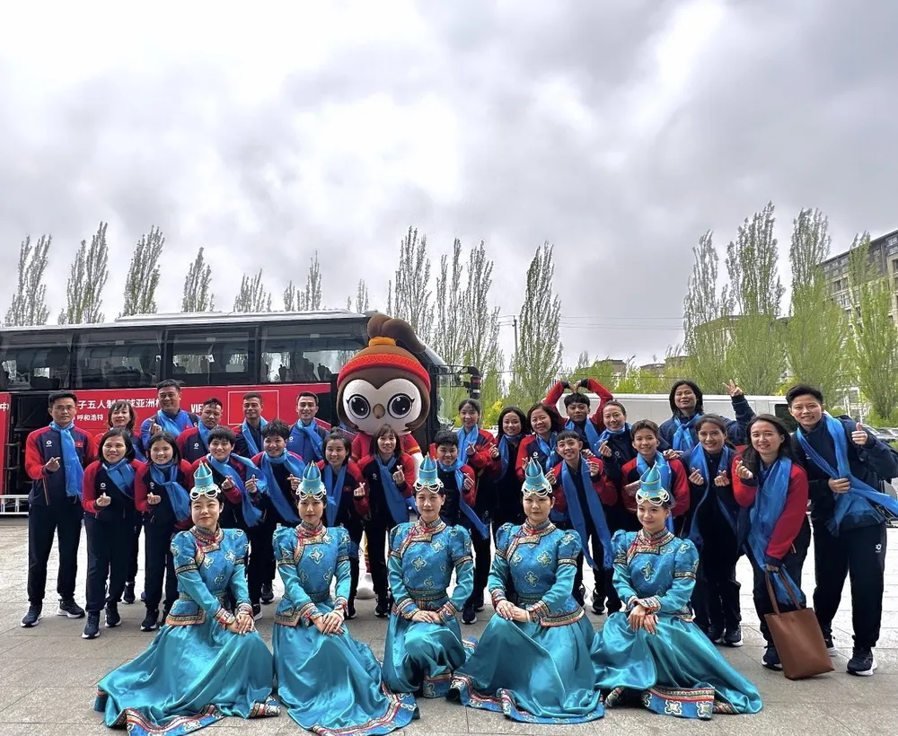 Đội tuyển futsal nữ Việt Nam đến khách sạn Sheraton Hohhot, nơi được BTC bố trí cho 6 đội nghỉ ngơi.