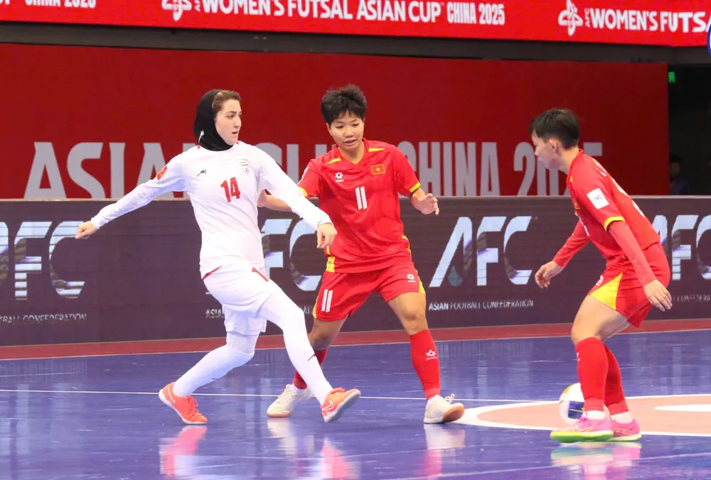 Đội tuyển futsal nữ Việt Nam bất phân thắng bại cùng đội tuyển Iran.