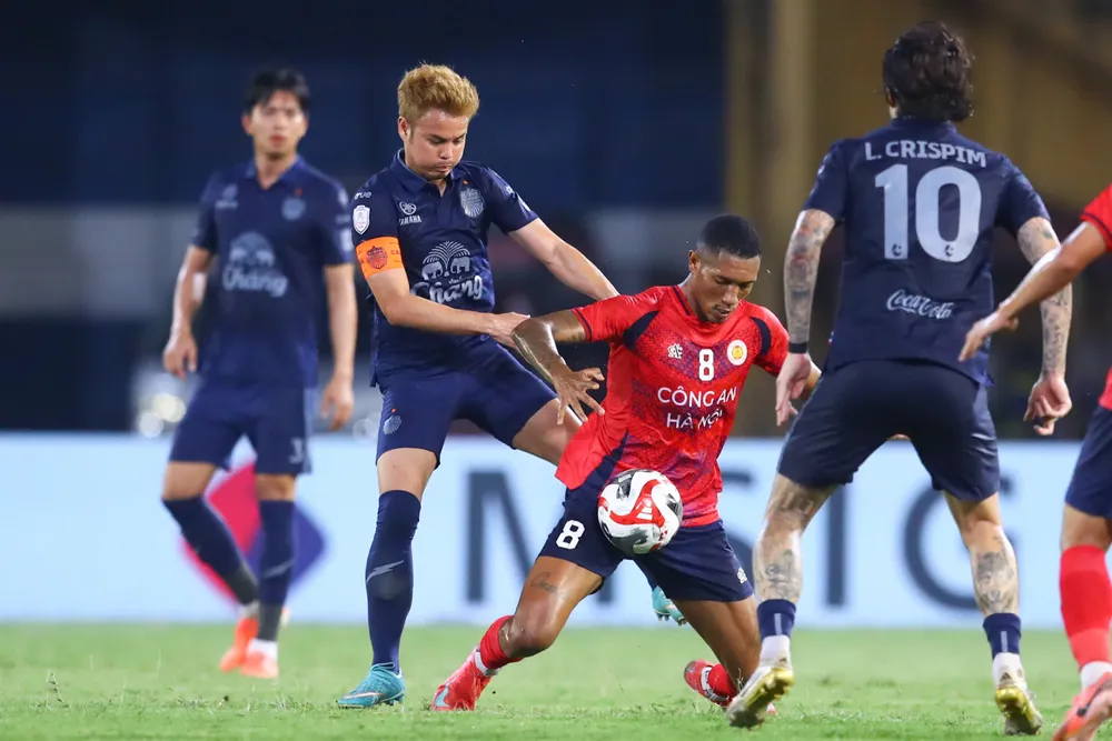 Bị cầm hòa 2-2 trong trận lượt đi, CAHN sẽ gặp nhiều khó khăn ở lượt về tại Thái Lan. Ảnh: MINH HOÀNG