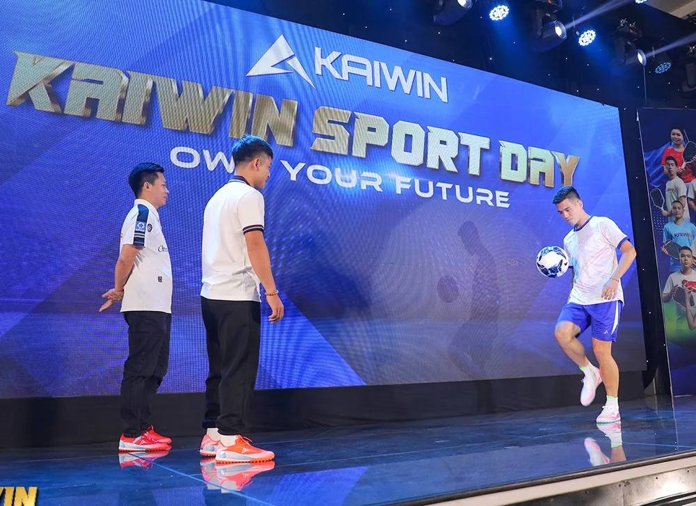 Tiến Linh giao lưu cùng người hâm mộ tại sư kiện