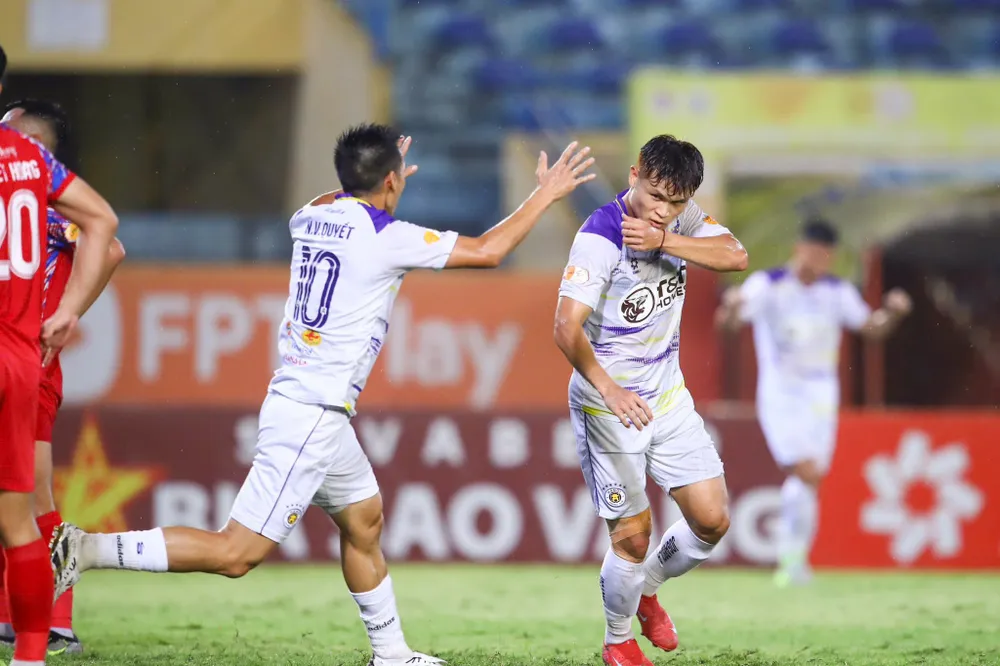 Tuấn Hải ghi bàn gỡ hòa 1-1 cho Hà Nội FC trong trận thắng CLB TPHCM 5-1. Ảnh: HNFC