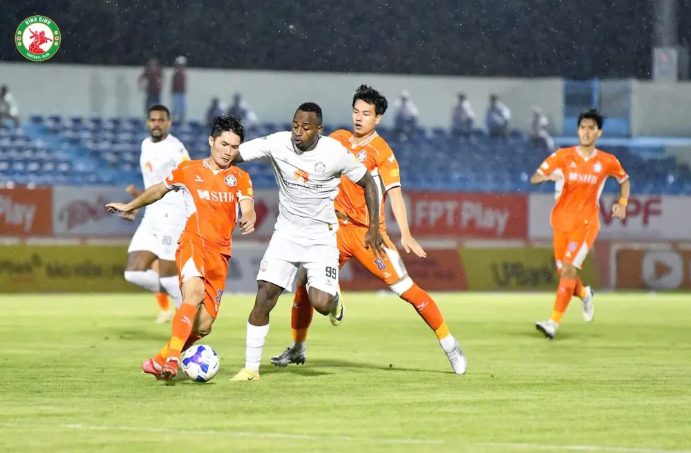 Bình Định và Đà Nẵng đang so kè ở khu vực cuối bảng.