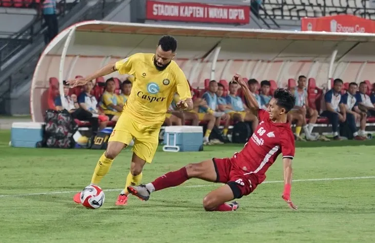 Thanh Hóa (áo vàng) cùng CAHN là hai đại diện của V-League tham dự Cúp C1 Đông Nam Á 2024-2025.