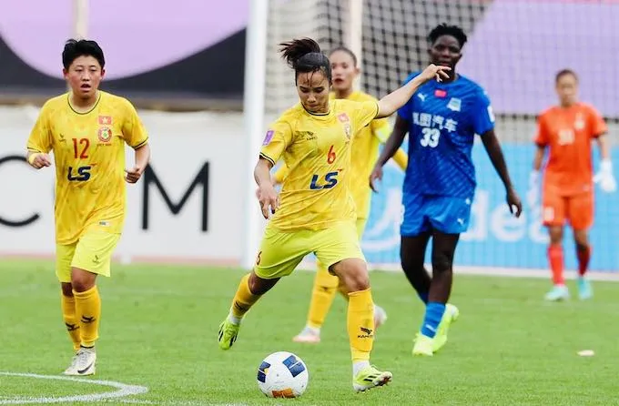 Hồng Nhung có được 1 số tình huống dứt điểm trước khung thành đội chủ nhà, nhưng không quá nguy hiểm.