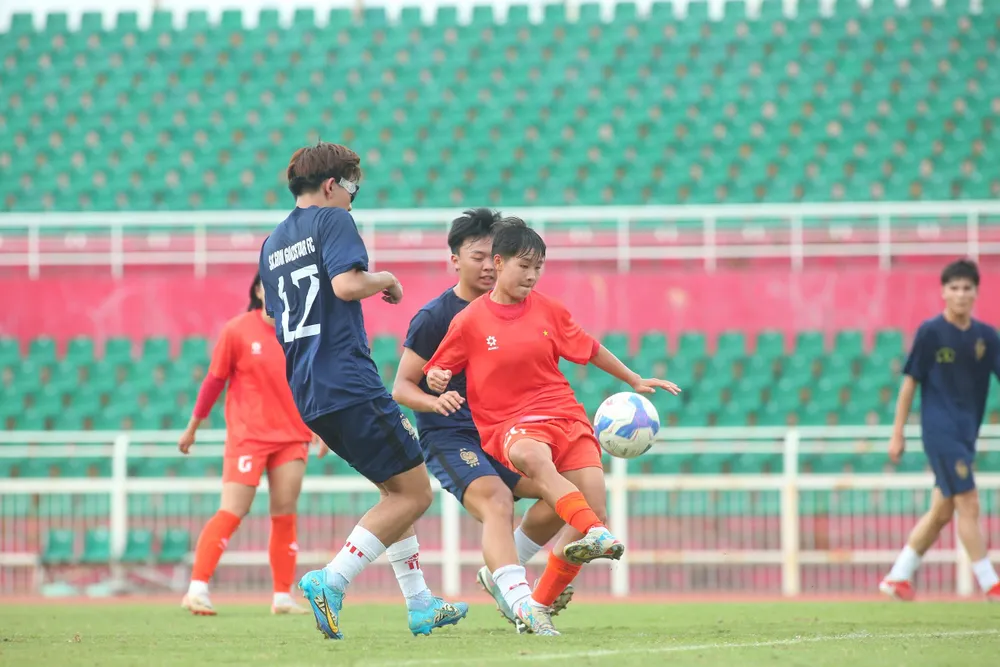 Các cầu thủ U19 nữ Việt Nam có cú chạy đà thuận lợi cho giải U19 nữ Đông Nam Á qua trận thắng CLB Âu Lạc vào chiều 28-5.