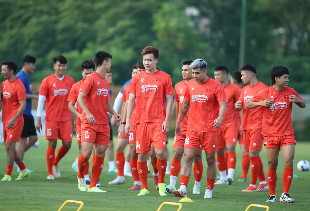 Hoàng Đức cùng các cầu thủ tham dự trận đấu với Man United đã có mặt cùng đội tuyển.