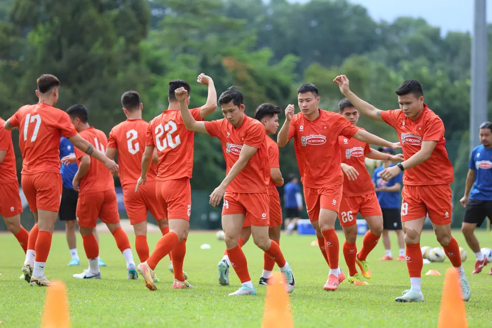 Đội tuyển Việt Nam trên sân tập chiều 7-6. 