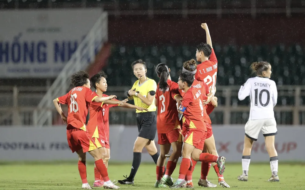 U19 nữ Việt Nam giành chiến thắng áp đảo trước Indonesia để giành quyền vào tranh chung kết. Ảnh: DŨNG PHƯƠNG