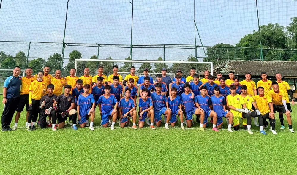 Tham dự giai đoạn 1 của khóa học có 18 học viên. Học viên nữ duy nhất là HLV Lại Thị Tuyết (Hà Nam).