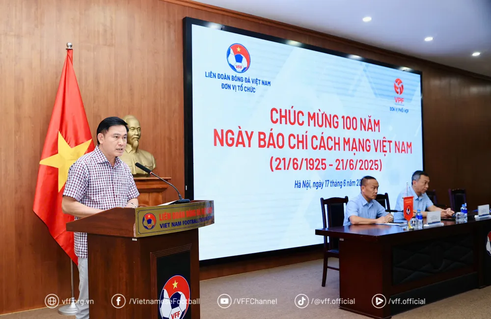 Phó chủ tịch VFF, ông Trần Anh Tú phát biểu chúc mừng các nhà báo, phóng viên nhân kỷ niệm 100 năm Ngày Báo chí Cách mạng Việt Nam