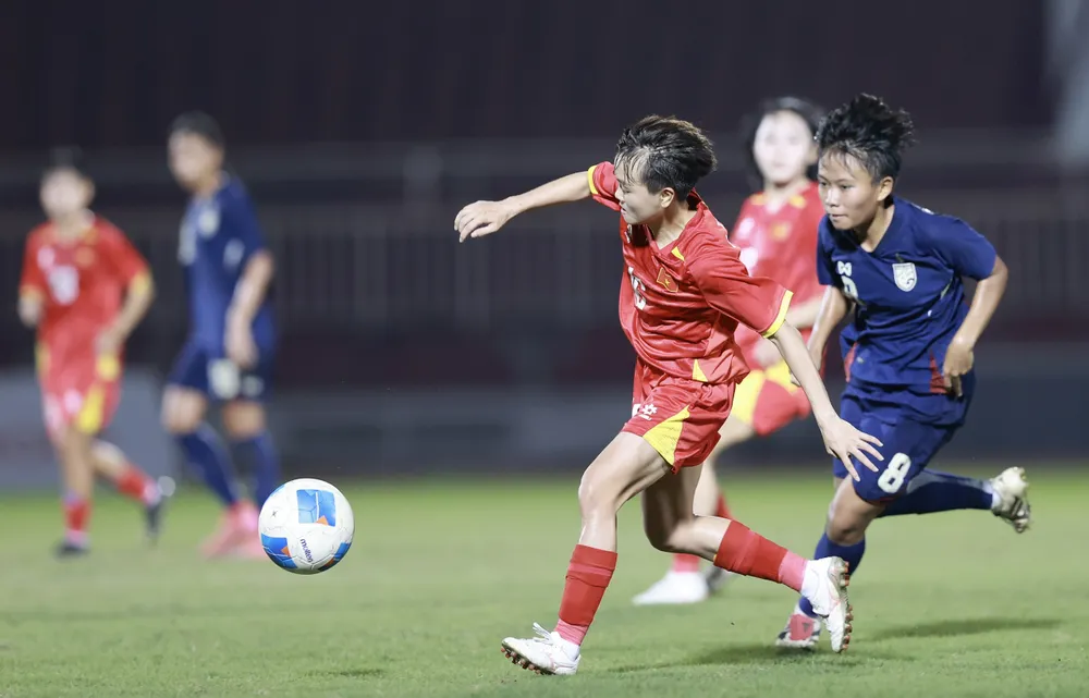 U19 nữ Việt Nam vẫn chưa thể "đổi màu" huy chương khi lần thứ 4 về nhì Đông Nam Á. Ảnh: DŨNG PHƯƠNG