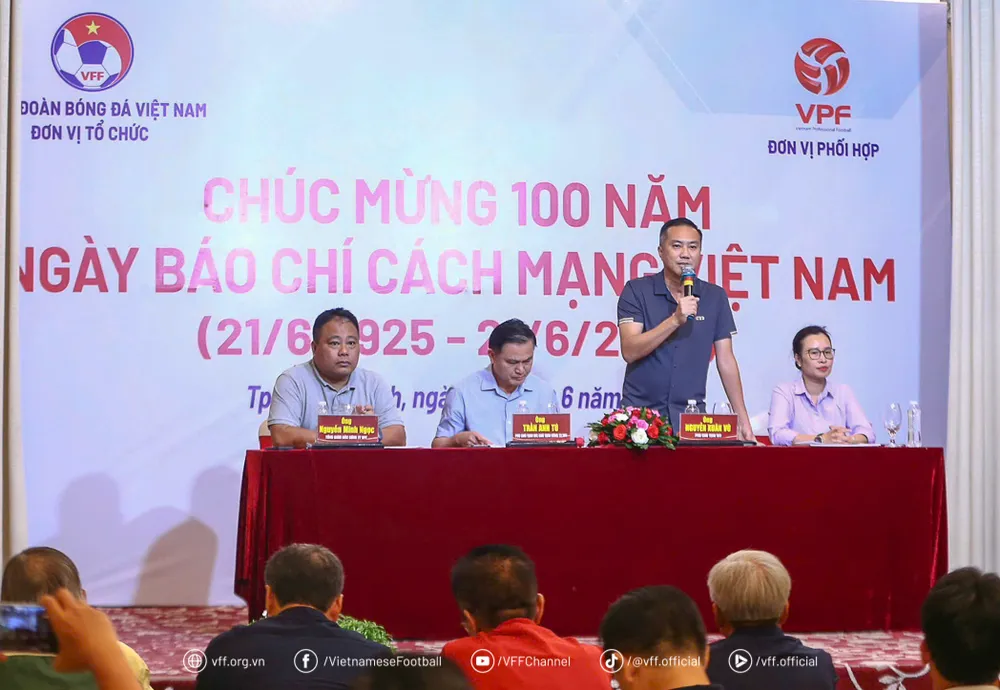 Ông Nguyễn Xuân Vũ, Phó chủ tịch VFF chia sẻ cùng giới truyền thông tại buổi gặp mặt.