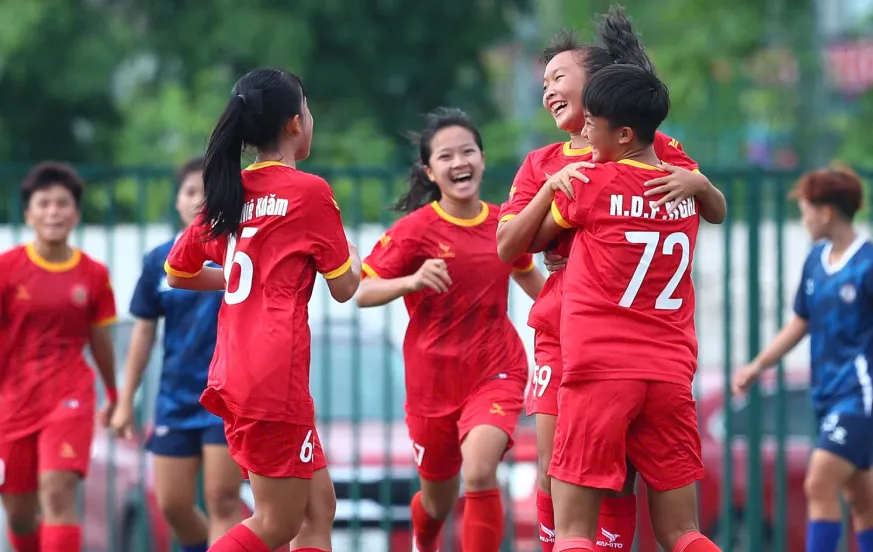 U16 nữ TPHCM khẳng định sức mạnh trước Vĩnh Phúc qua chiến thắng 3-0.