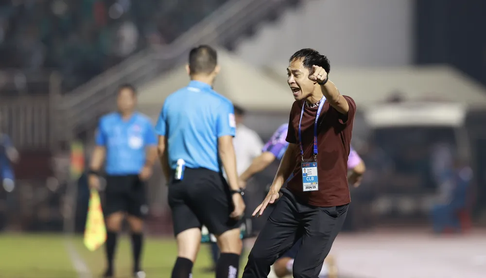 HLV Lê Đức Tuấn có mùa giải thành công cùng Đà Nẵng. Ảnh: DŨNG PHƯƠNG