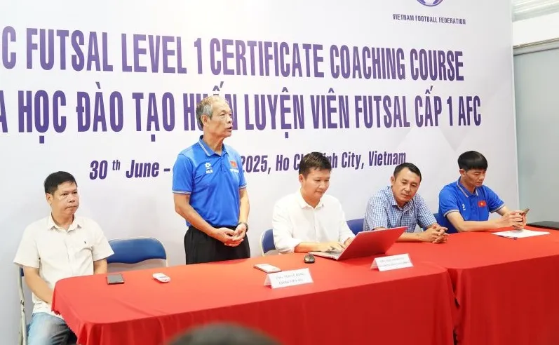Ông Ngô Lê Bằng, Phó chủ tịch LĐBĐ TPHCM, GĐKT CLB Futsal Thái Sơn Nam chia sẻ tại buổi khai mạc.