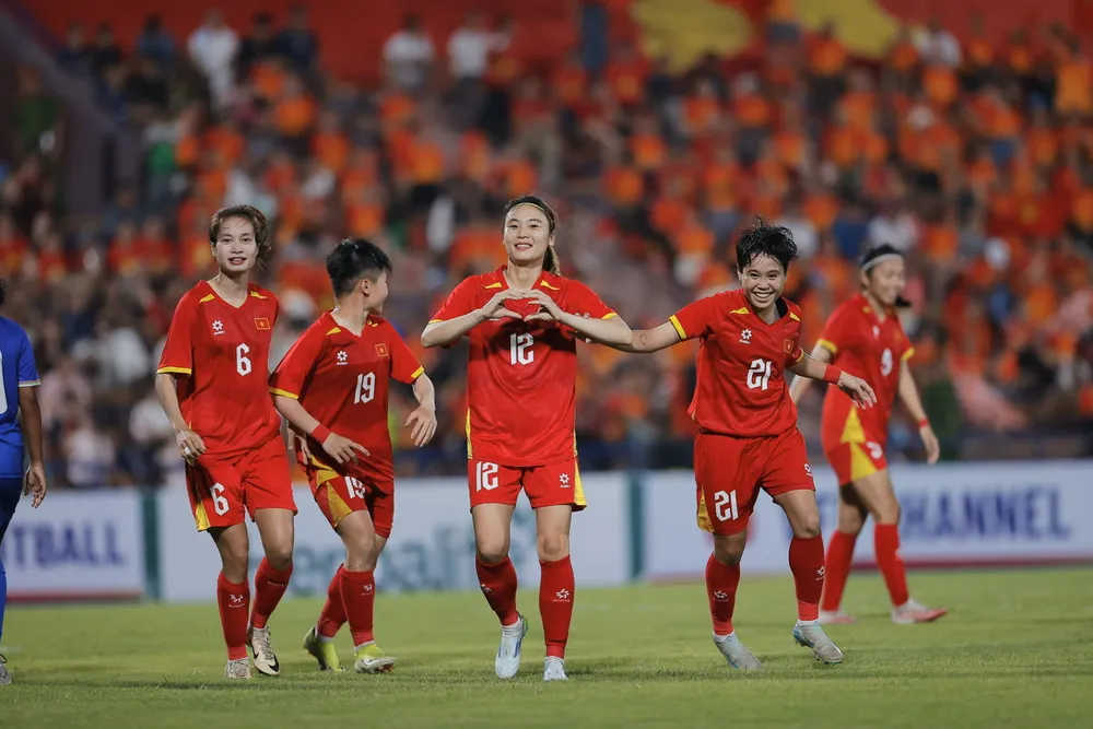 Đội tuyển nữ Việt Nam thắng áp đảo Maldives ở trận ra quân.