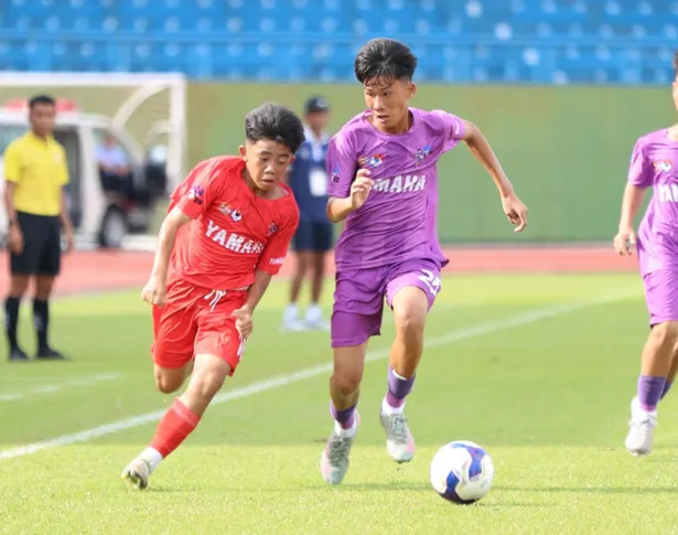 Trận "derby" bất phân thắng bại giữa hai đội U13 Becamex Bình Dương và U13 Bình Dương.