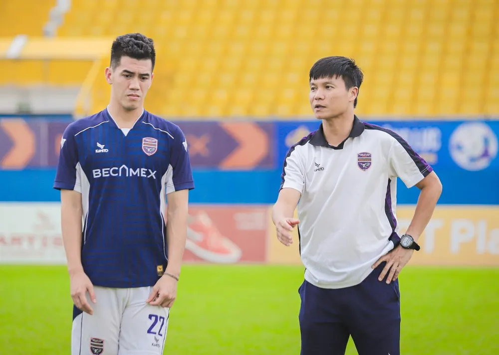 HLV Nguyễn Công Mạnh thay thế cho HLV Nguyễn Thành Công ở CLB Hà Tĩnh.