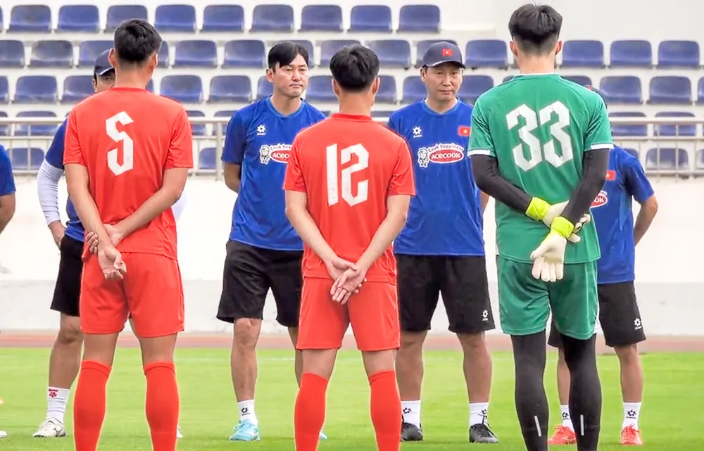 HLV Kim Sang-sik sẽ gặp không ít thách thức tại giải U23 Đông Nam Á 2025.