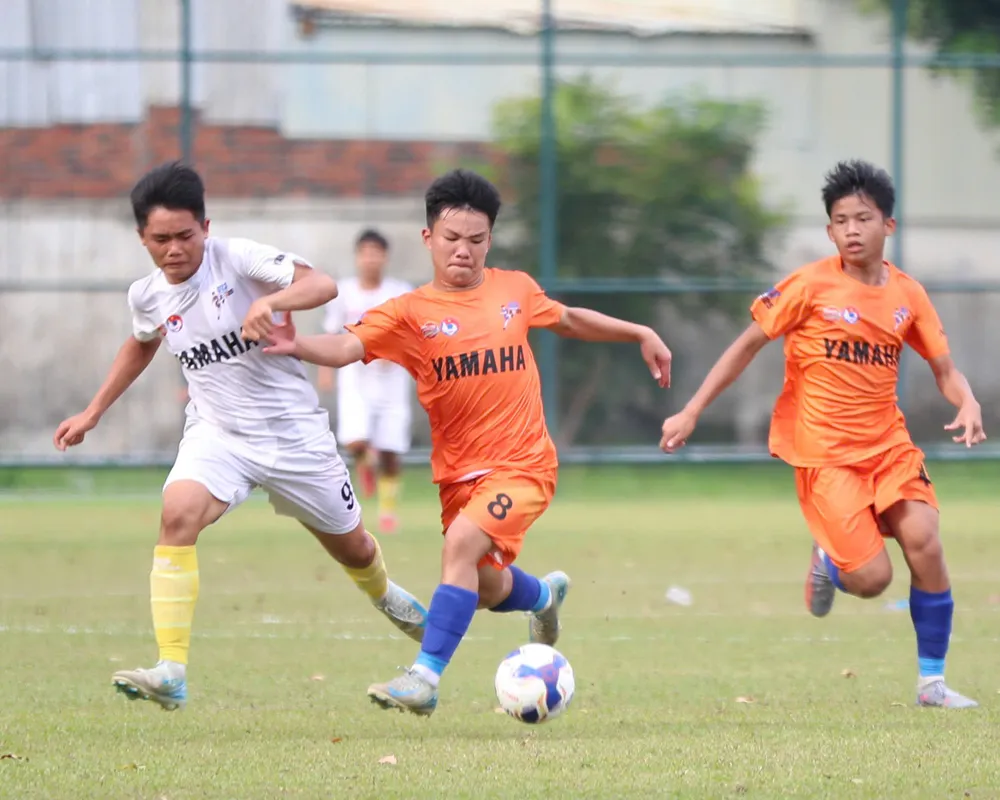 U13 TPHCM (áo trắng) dừng bước trước U13 Đà Nẵng.