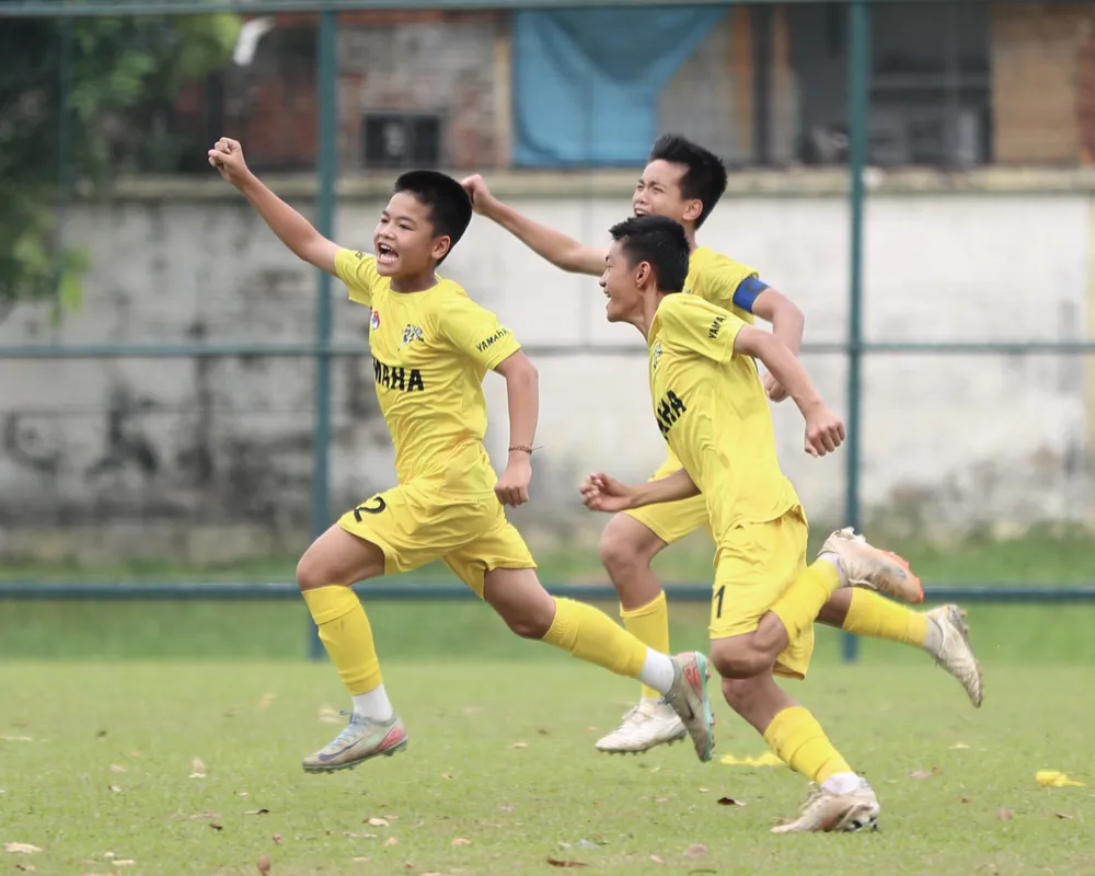 Niềm vui của các cầu thủ SLNA sau chiến thắng trên loạt sút luân lưu.