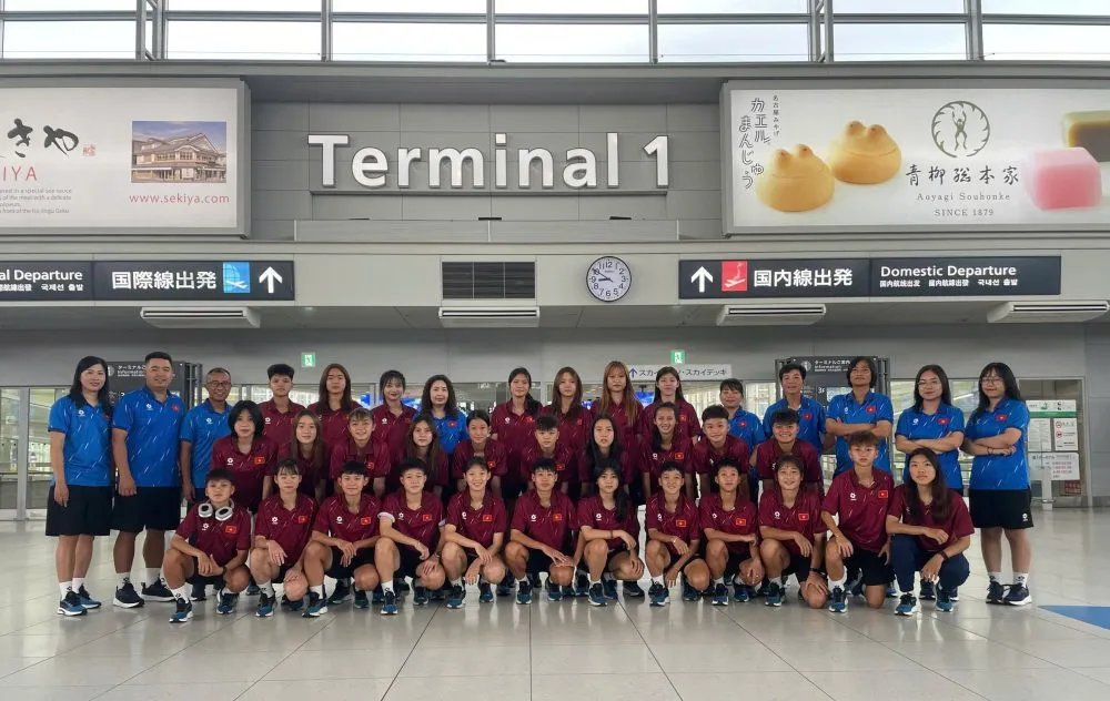 Thầy trò đội tuyển U20 nữ Việt Nam đến Nhật Bản vào sáng sớm ngày 11-7.
