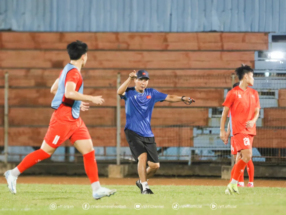 Thầy trò đội tuyển U23 Việt Nam tích cực chuẩn bị cho trận ra quân.