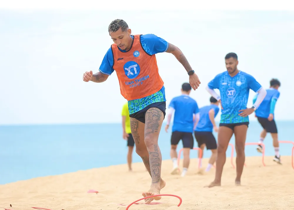 Nam Định vừa hoàn tất giai đoạn rèn thể lực tại Phú Yên.