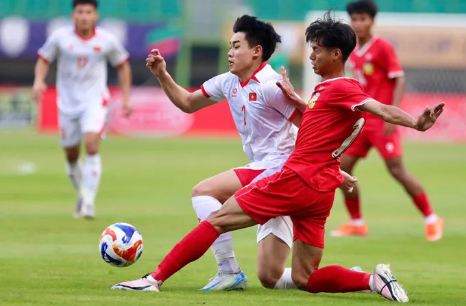 U23 Việt Nam tạm dẫn đầu bảng B sau chiến thắng 3-0 trước U23 Lào.