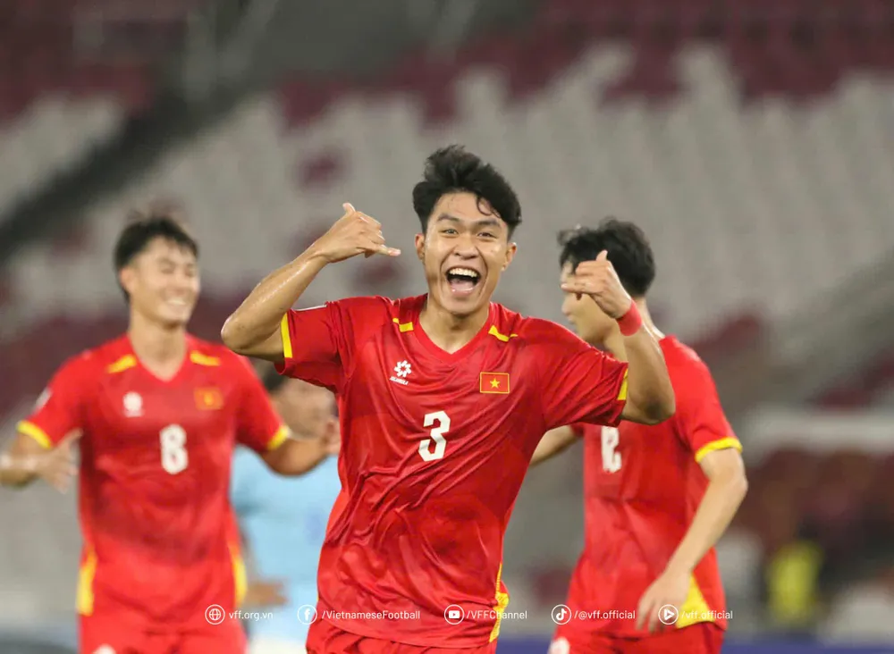 Hậu vệ Lý Đức mở tỷ số cho U23 Việt Nam.