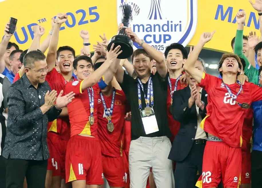 HLV Kim Sang-sik đã giành cú đúp vô địch Đông Nam Á cùng bóng đá Việt Nam từ đầu năm 2025 đến nay. Ảnh: ANH KHOA