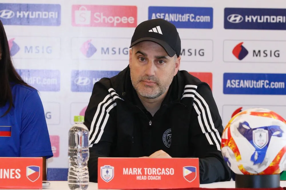 HLV trưởng đội tuyển nữ Philippines Mark Torcaso