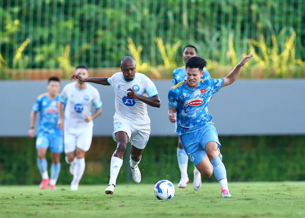 Nam Định có chiến thắng 4-0 trước đội tuyển Việt Nam vào chiều 4-9.