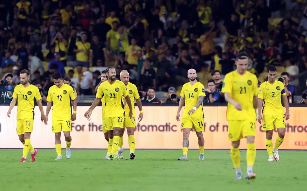 Bóng đá Malaysia rúng động từ quyết định kỷ luật của FIFA.