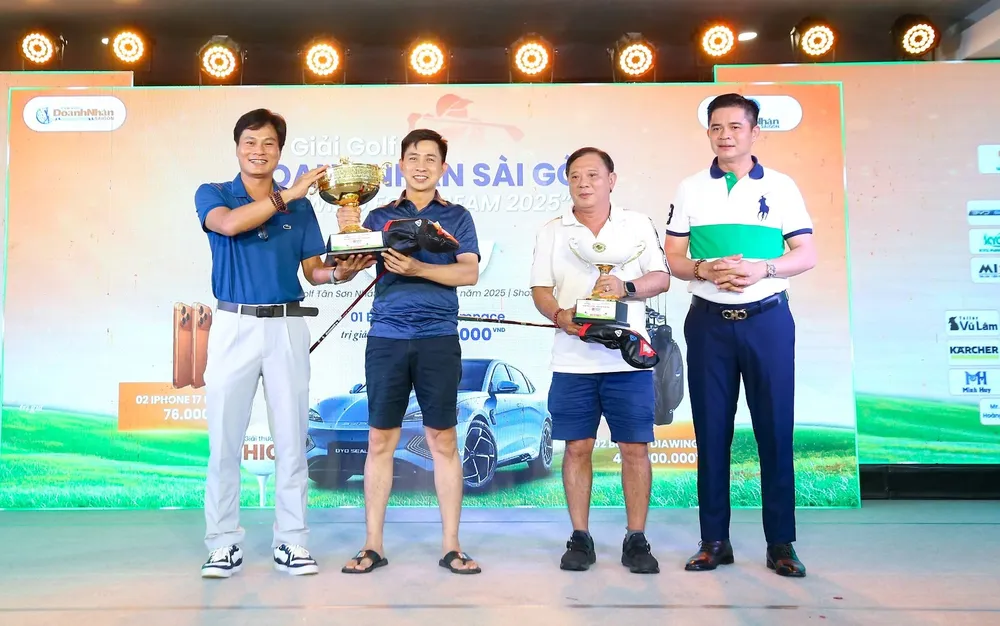 Nhà vô địch Best Gross Nguyễn Nam Sơn và Best Net Nguyễn Thành Khiết.