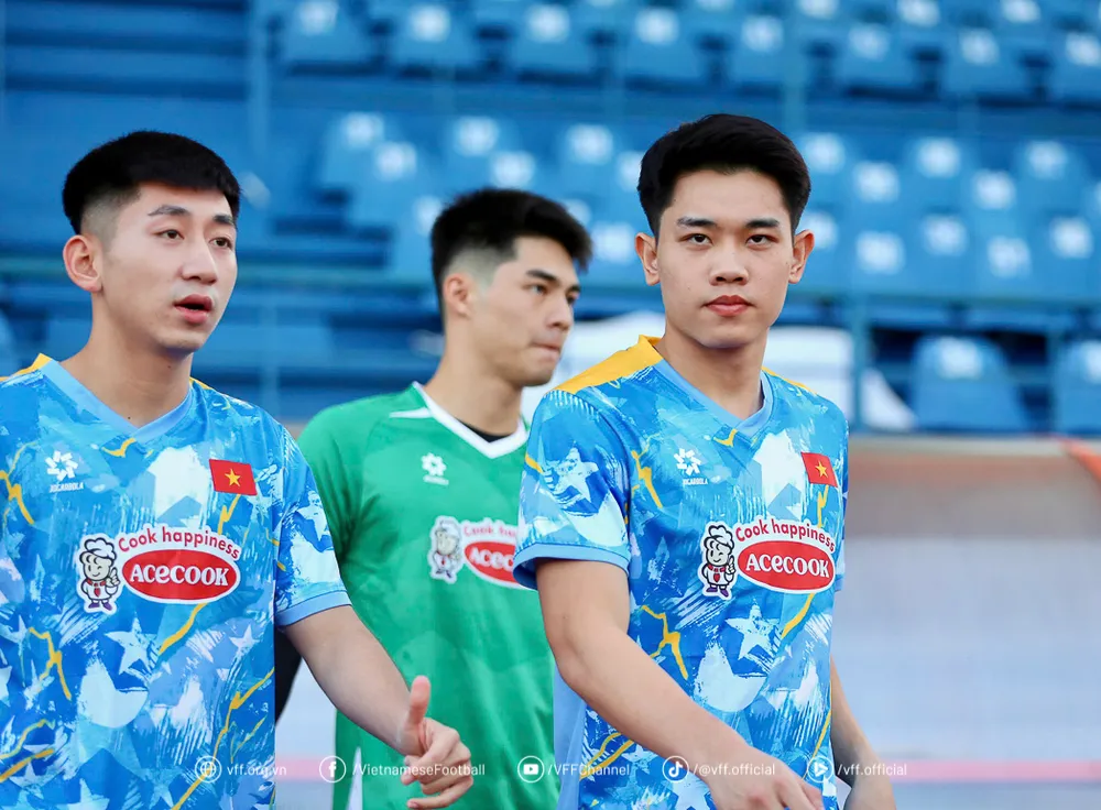 Nhiều cầu thủ trẻ có cơ hội ra sân thể hiện mình vào tối 9-10. 