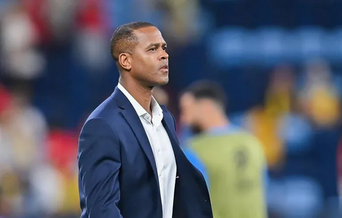 Patrick Kluivert chia tay bóng đá Indonesia