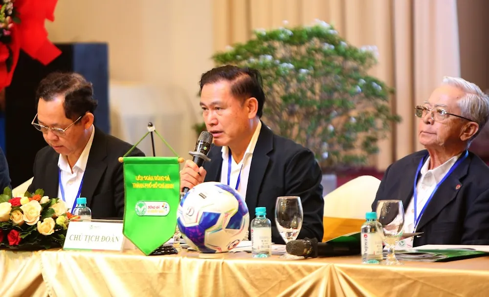 Ông Trần Anh Tú (giữa) trúng cử Chủ tịch HFF nhiệm kỳ 2025-2030.