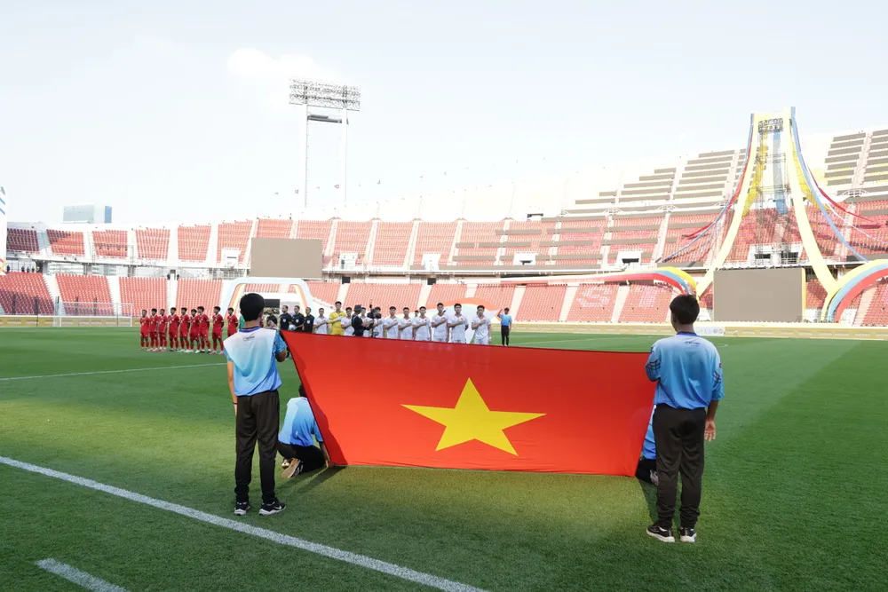 Sự cố về âm thanh xảy ra ở đầu trận đấu giữa U22 Việt Nam và U22 Lào. Ảnh: DŨNG PHƯƠNG