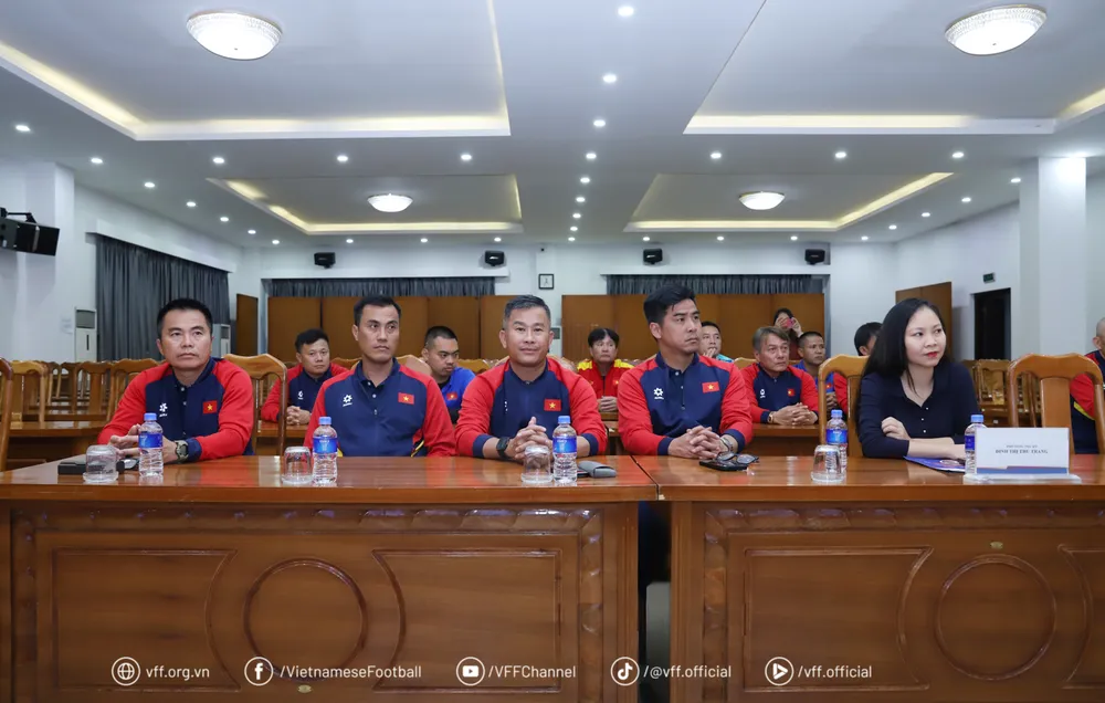 Các HLV đã hoàn tất khóa đào tạo HLV chuyên nghiệp Pro của AFC sau hơn 1 năm theo học.