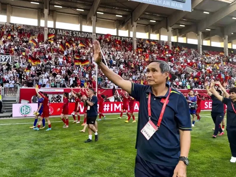 HLV Mai Đức Chung lần thứ 2 được VFF động viên ở lại sau khi tuyên bố chia tay.