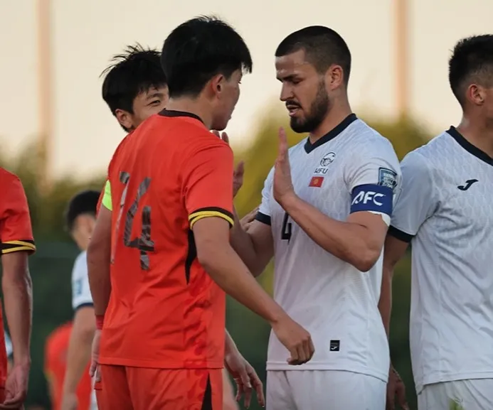 Trận giao hữu lượt đi giữa U23 Kyrgyzstan và U23 Trung Quốc. Ảnh; KFU