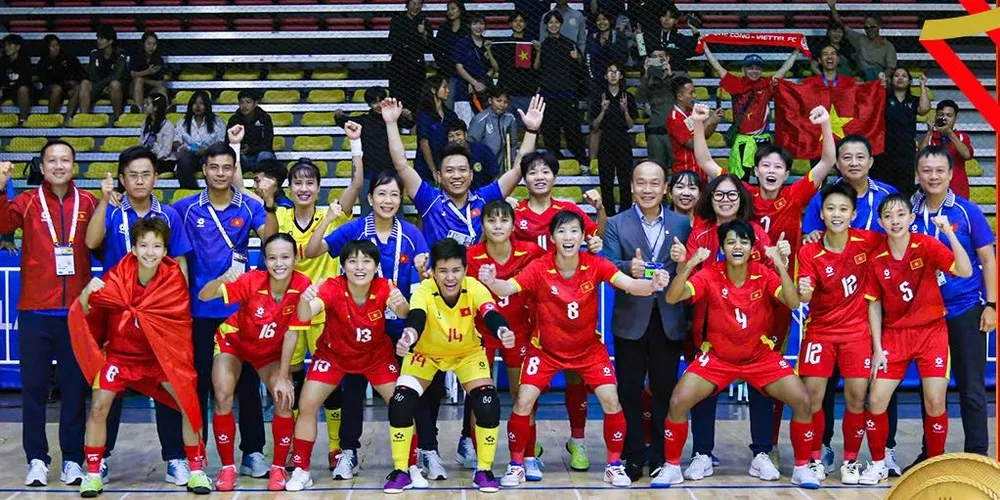 Đội tuyển futsal nữ Việt Nam với tấm HCV đầu tiên trong lịch sử các kỳ tham dự SEA Games.
