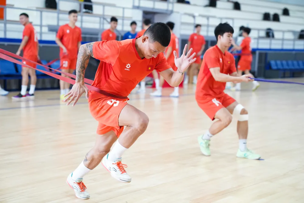 Thái Huy cùng các đồng đội tích cực tập luyện hướng đến VCK futsal châu Á 2026.