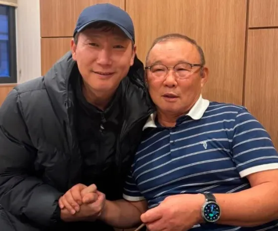 HLV Kim Sang-sik tiếp bước hoàn hảo từ thành công mà HLV Park Hang-seo tạo nên cùng bóng đá Việt Nam.