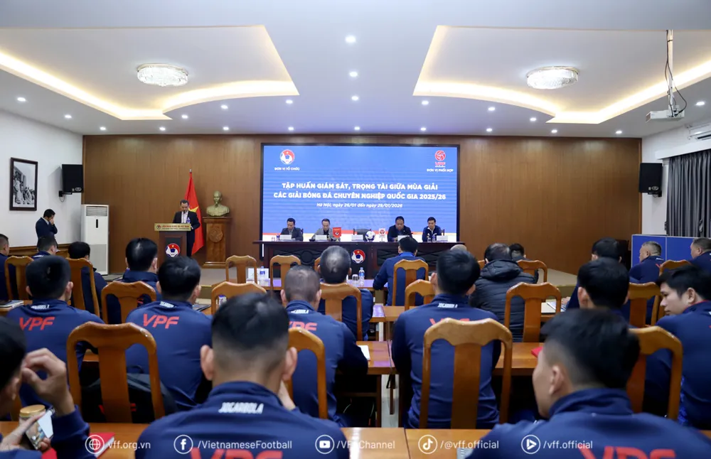 Các Giám sát, trọng tài vào đợt tập huấn giữa mùa